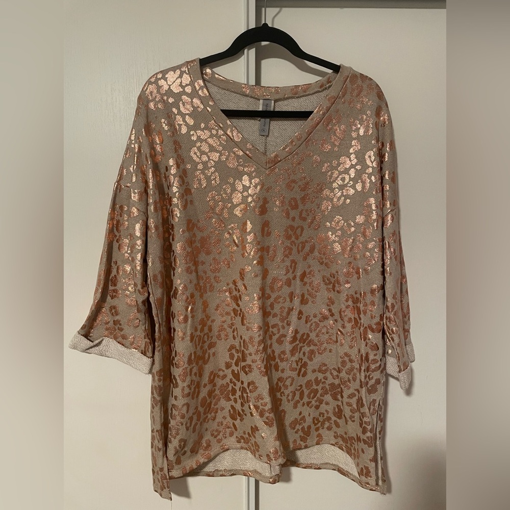 Elegant Rose Gold Leopard Print V-Neck Blouse